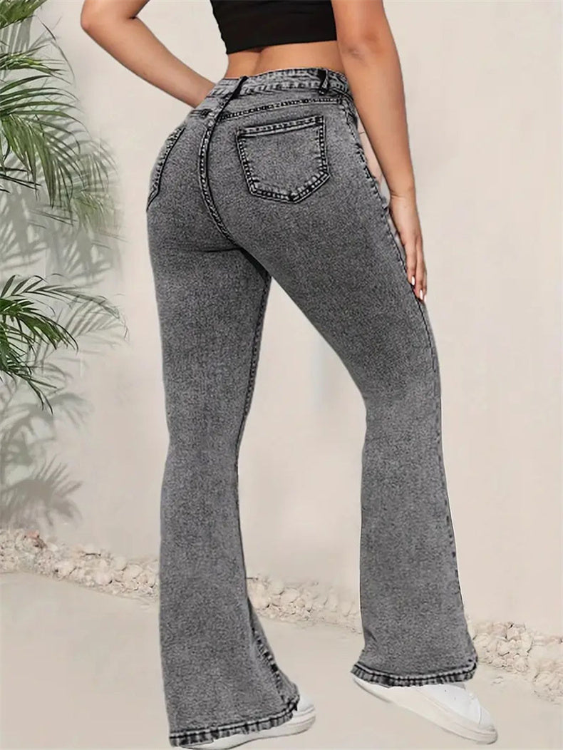 Jeans Flare Push Up – Gris Lavado con Bolsillos Delanteros
