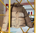 Chaqueta acolchada unisex estilo urbano beige con monograma