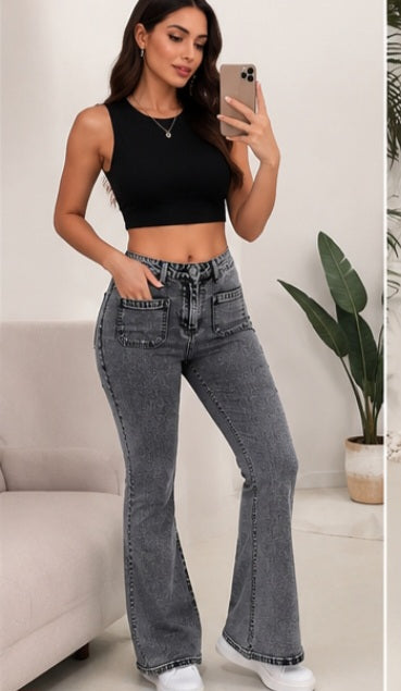 Jeans Flare Push Up – Gris Lavado con Bolsillos Delanteros