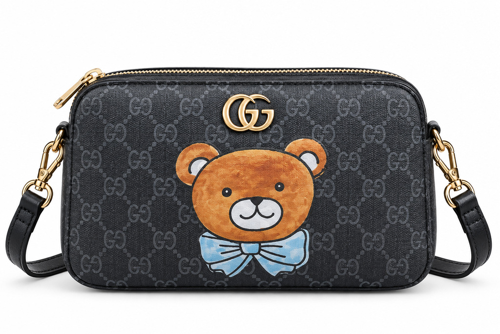 Bolso bandolera estampado con oso decorativo