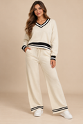 Conjunto de mujer con cuello pico y pantalón ancho a contraste